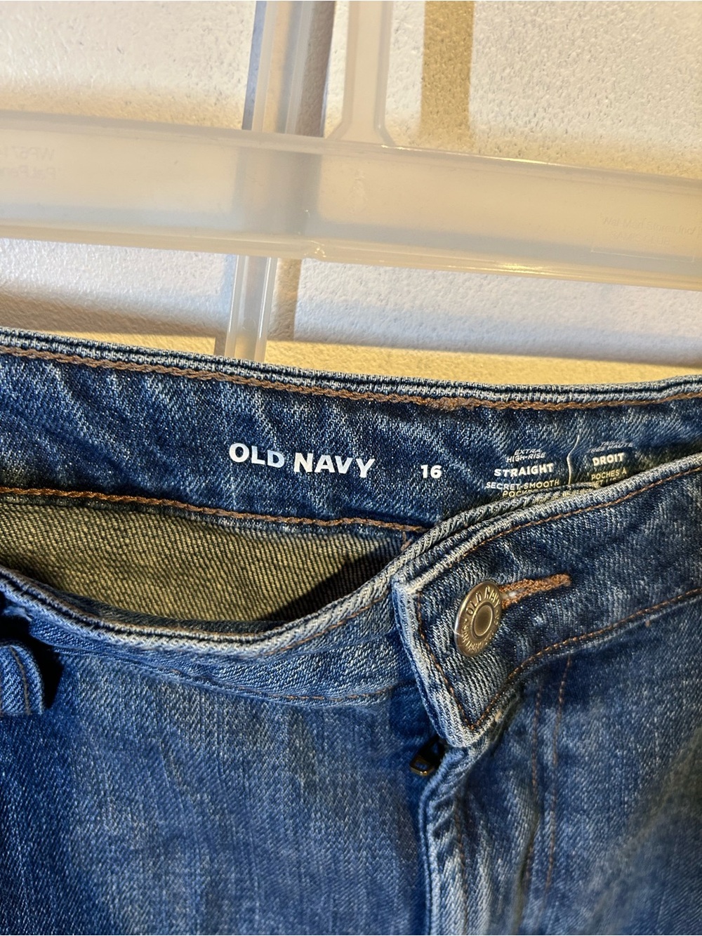 Old Navy Women's Straight Leg Jeans in Dark Blue - Picture 2 of 3